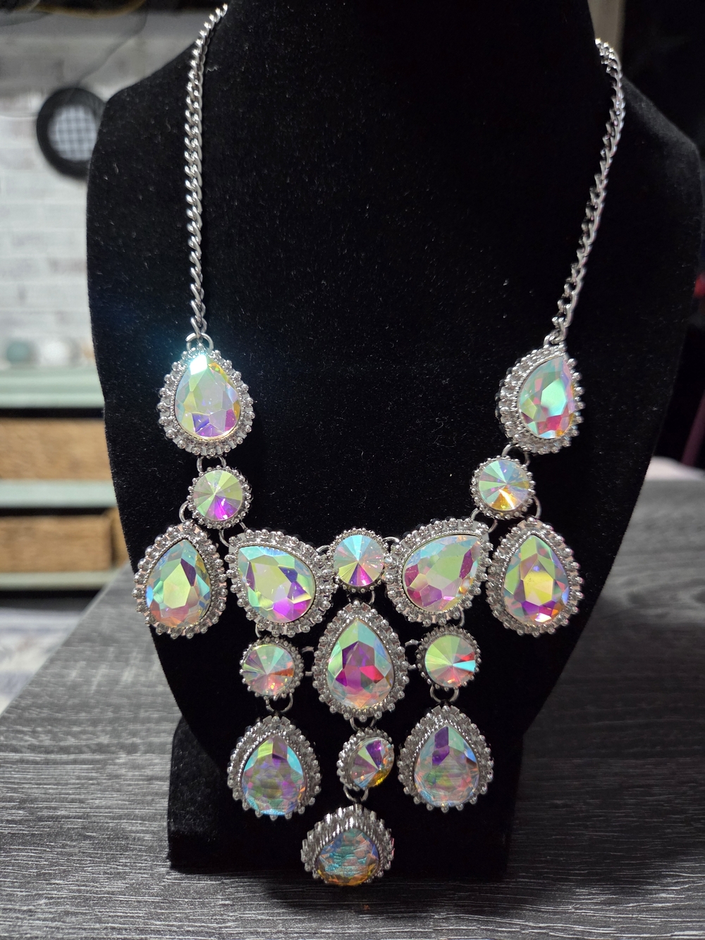 246# paparazzi Iridescent Teardrop Statement Necklace